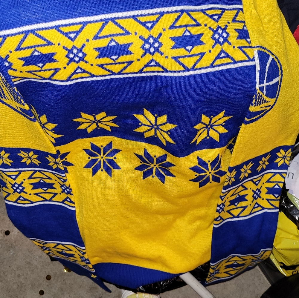 Spots Sweaters - Picture 5 of 5